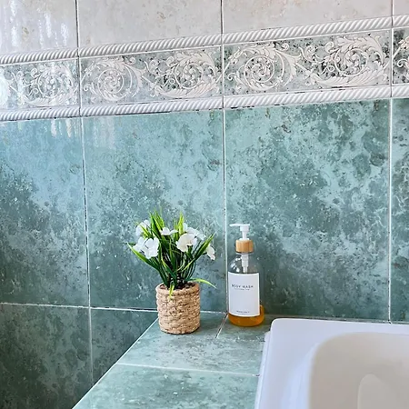 Pink House - Bed & Breakfast