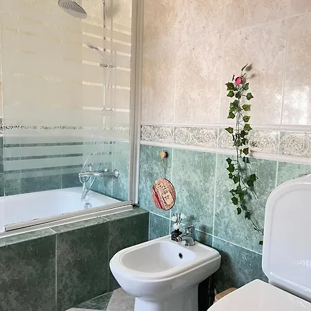 Pink House - Bed & Breakfast